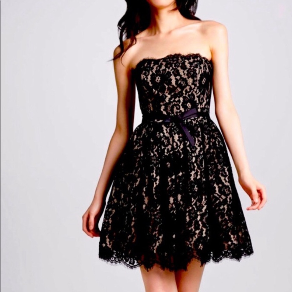 [Neiman Marcus] Black Chantilly lace dress